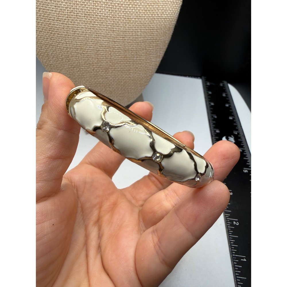 Sequin New York Cream Enamel Gold Tone Rhinestone Hinged‎ Bangle Bracelet